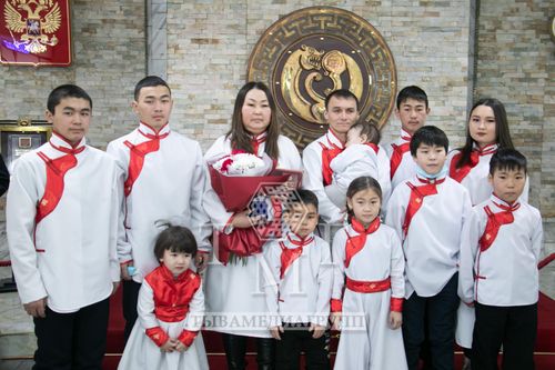 В преддверии Шагаа в Правительстве Тувы прошла торжественная церемония вручения государственных наград