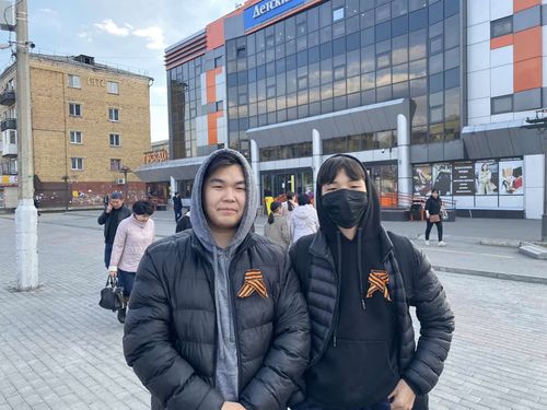 Волонтеры Тувы подарили кызылчанам Георгиевские ленточки