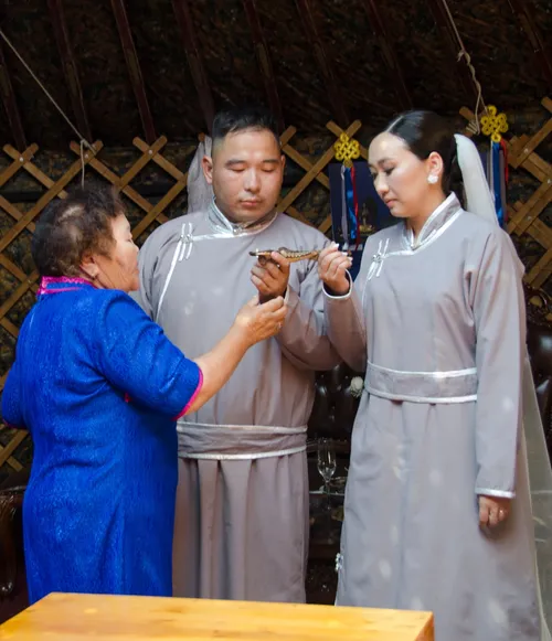 В Туве молодожёны провели традиционную тувинскую свадьбу в музее