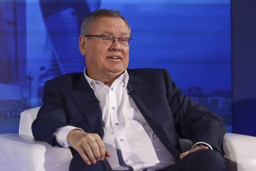 Глава ВТБ Андрей Костин предложил расширить полномочия банков в борьбе с дропами