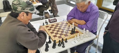 В Кызыле продолжается шахматный турнир ко Дню Победы