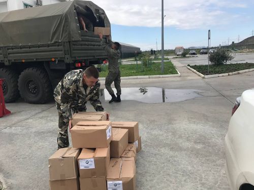 Военнослужащим Тувы передали влажные салфетки