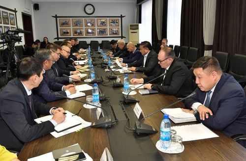 Владислав Ховалыг обсудил приоритетные задачи для Тувы по итогам командировки в Москву