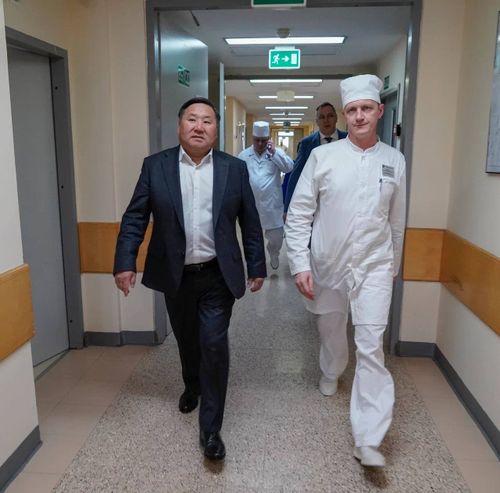 Глава Тувы поздравил военных врачей с профессиональным праздником