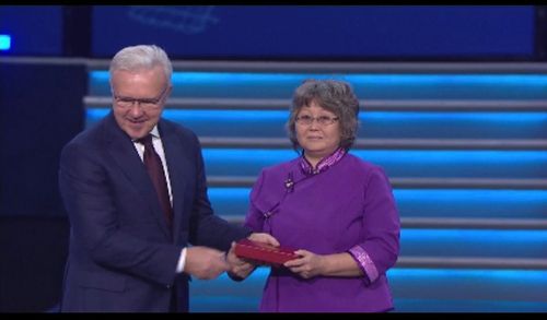 Библиотекарь Национальной библиотеки Тувы награжден юбилейным почетным знаком “200 лет образования Енисейской губернии”