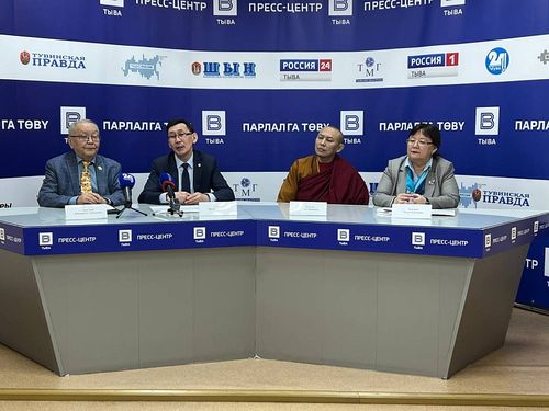 IV делегей чергелиг сарыг шажын шуулганның организакчылары белеткел канчаар чоруп турарын массалыг информация чепсектери-биле үлешкен