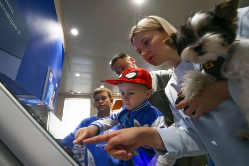 Сувениры, спонтанные развлечения и покупки: ВТБ выяснил, какие траты в отпуске сибиряки признали бесполезными