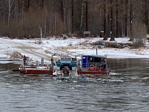 В Туве паромные переправы из-за шуги завершили навигацию раньше срока