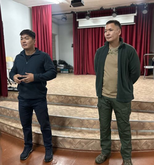 Участник специальной военной операции, депутат Верховного Хурала, активист Единой России Андрей Монгуш провел урок мужества для юнармейцев