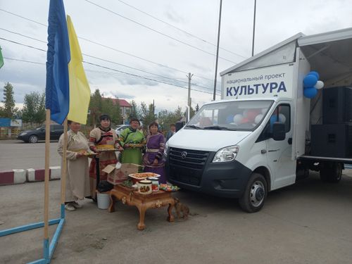 В селе Тээли состоялось торжественное вручение многофункционального передвижного автоклуба