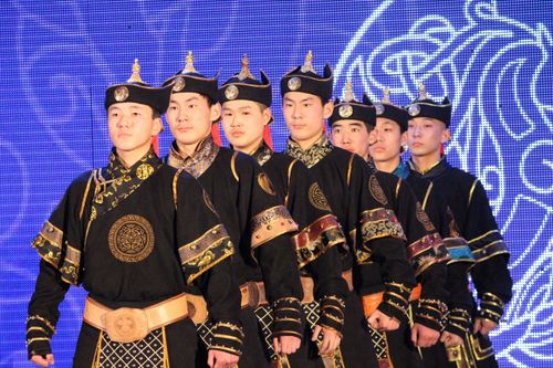 Лучшим творческим коллективам Тувы вручили премии Минкультуры региона