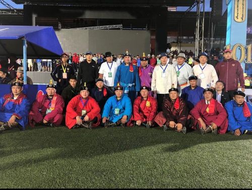 Борцы Тувы дошли до 3-го тура в монгольском Наадаме-2022