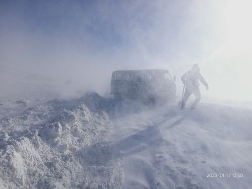 Снегопад затруднил движение транспорта в ряде районов Тувы