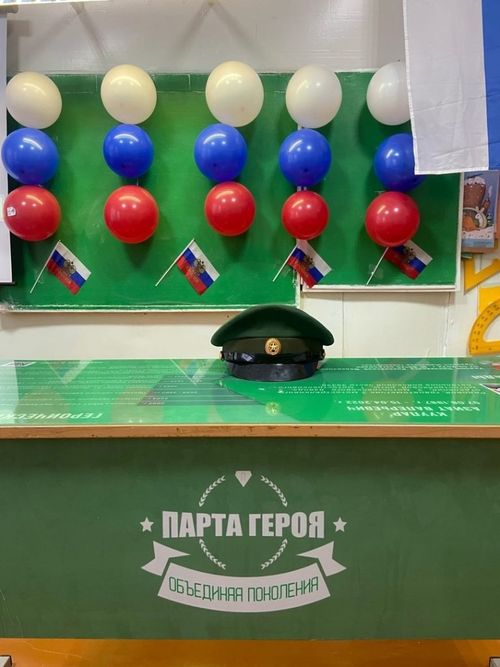 В школе Чал-Кежига установили «Парту Героя» с изображением Азиата Куулара