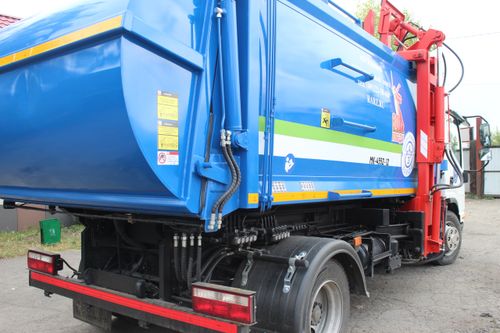 Тандинский район получил современный мусоровоз