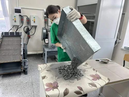 В Ак-Довураке студенты-горняки соревнуются в обогащении полезных ископаемых