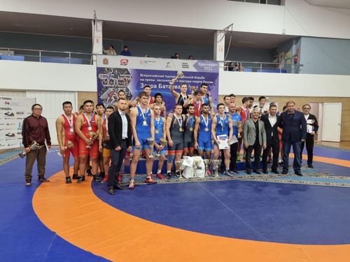 Борцы из Тувы заняли второе место на турнире в Красноярске