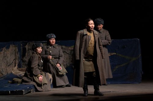 В Кызыле показали нашумевший спектакль «Журавли» в честь Дня Победы