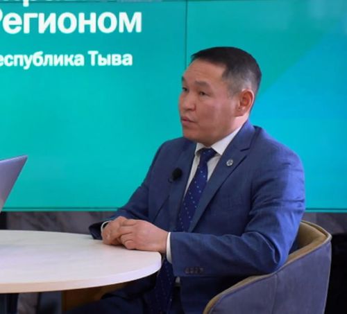 Министр труда и соцполитики республики Эдуард Сандан ответил на вопросы жителей Тувы