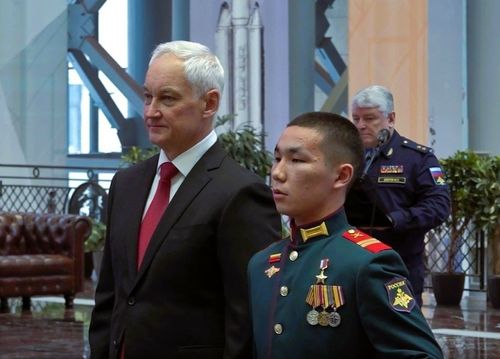 «Уничтожим врага» фронтучу солун Тываның чурттакчызы Найыр Кыргыстың маадырлыг чоруунуң дугайында бижээн