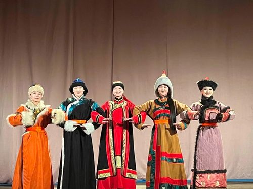 В Чадане завершился просмотр творческих программ коллективов на подтверждение званий «образцовый» и «народный»