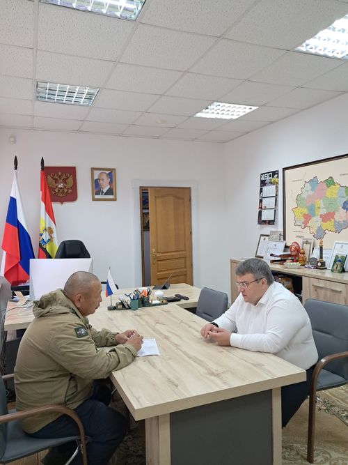 Эрес Хуурак встретился с представителем Курской области для обсуждения приграничной обстановки