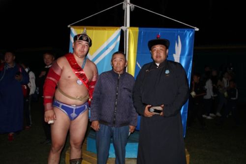 Начын-моге победил на районном Наадыме Танды и получил мотоцикл