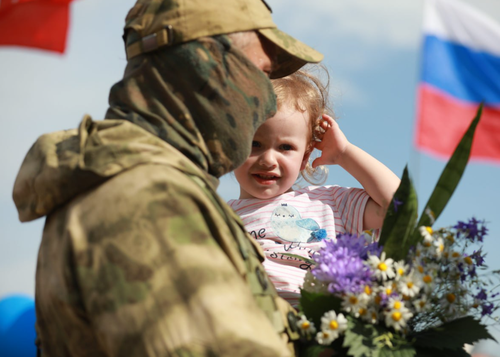 Семьям военнослужащих СВО разрешат обналичить материнский капитал
