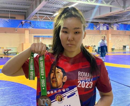 Спортсмены Тувы завоевали медали международного турнира по вольной борьбе памяти Романа Дмитриева