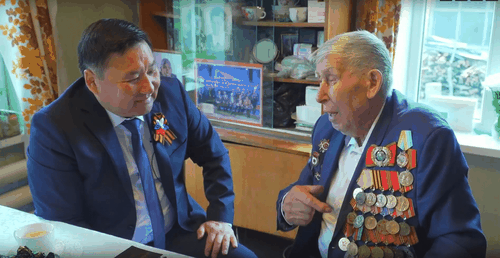 Владислав Ховалыг побывал в гостях у ветерана Великой Отечественной войны