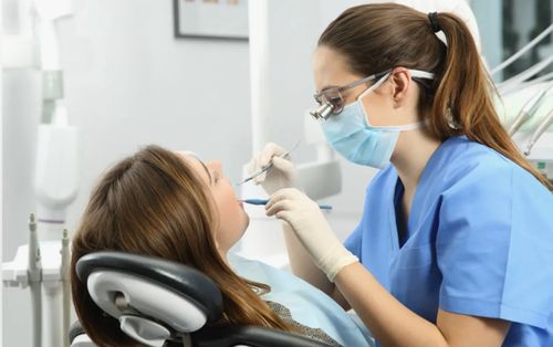 Стоматологи празднуют сегодня свой профессиональный праздник