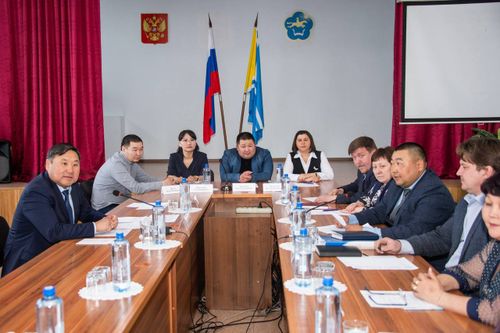 Глава Тувы встретился с новым составом депутатов Кызылского района