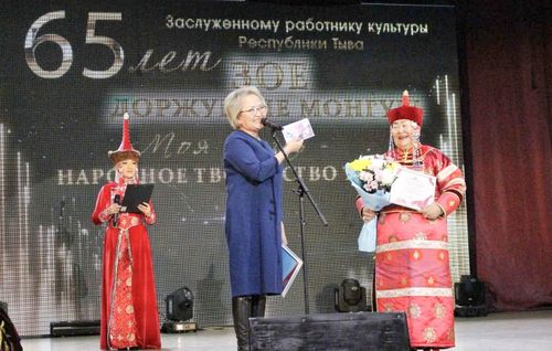 В Туве отгремел праздничный концерт в честь Заслуженного работника культуры Зои Монгуш