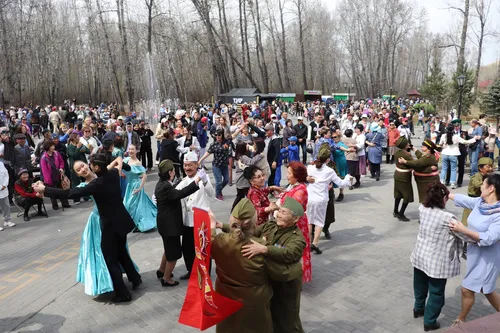 В Туве прошла масштабная акция «Вальс Победы»