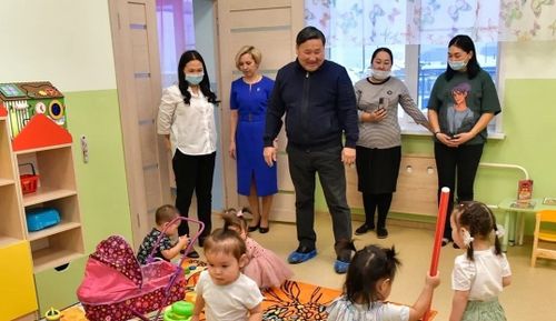 В Туве учредили новую награду «Почетный работник дошкольного образования Республики Тыва»