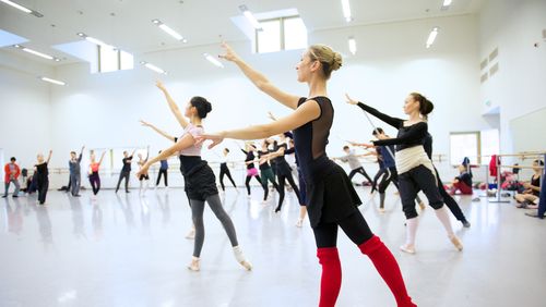 Хореографы всего мира отмечают профессиональный праздник