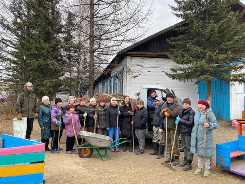 В Туве продолжается массовый субботник