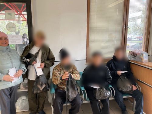 Раненых участников СВО, проходящих лечение в Москве, угостили домашней тувинской едой