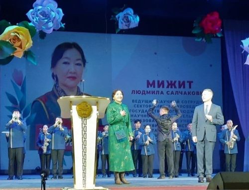 В Туве вручили госнаграды выдающимся женщинам