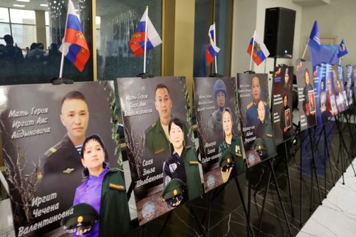 Активистки женского движения «Единой России» поздравили матерей героев СВО с наступающим 8 Марта