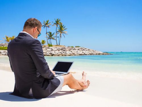 Каждый восьмой россиянин ни разу не брал отпуск за последние два года