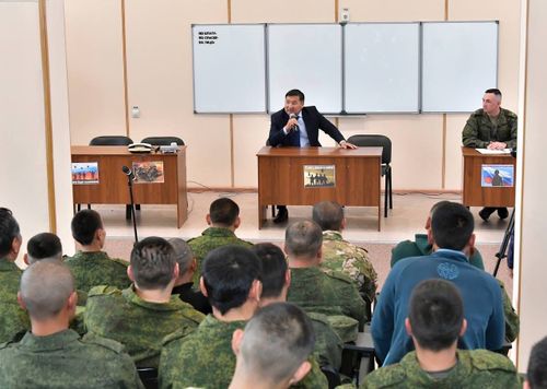 Глава Тувы встретился с мобилизованными земляками