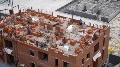 Минстрой РФ и регионы обсудили меры поддержки строительной отрасли