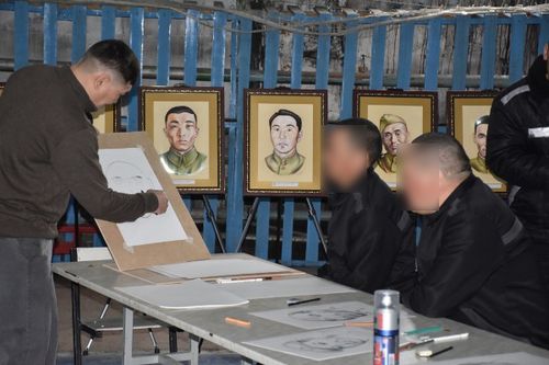 Осужденным Тувы показали портреты героев республики, участвовавших сражениях