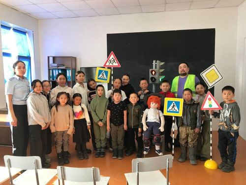 Госавтоинспекторы побывали в гостях у школьников Тес-Хемского района