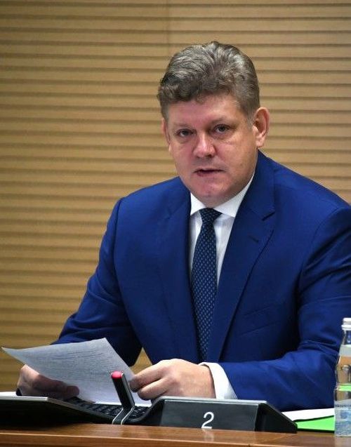 Полномочный представитель Президента Российской Федерации в Сибирском федеральном округе Анатолий Серышев поздравил с наступающим Новым годом жителей