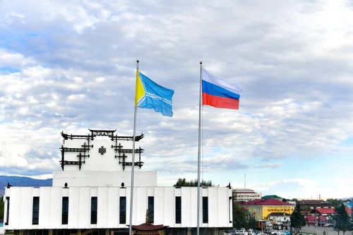 Глава Тувы поздравил жителей республики с Днем Государственного флага Тувы