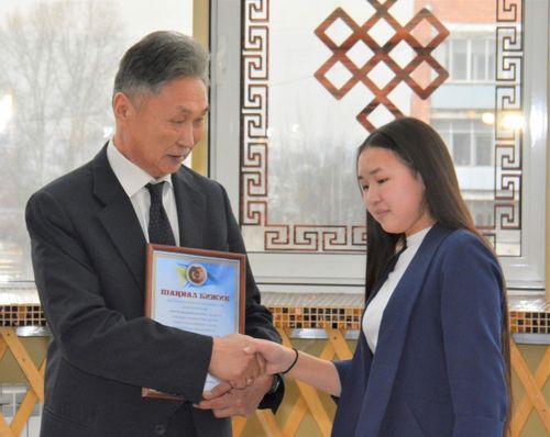 «Тыва дылым – ыдык өнчүм» мөөрейниң тиилекчилери