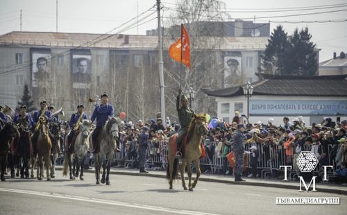 В Кызыле отгремел торжественный парад в честь Дня Победы
