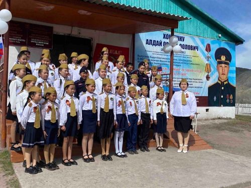 В селе Хонделен увековечили память об Алдае Хомушку